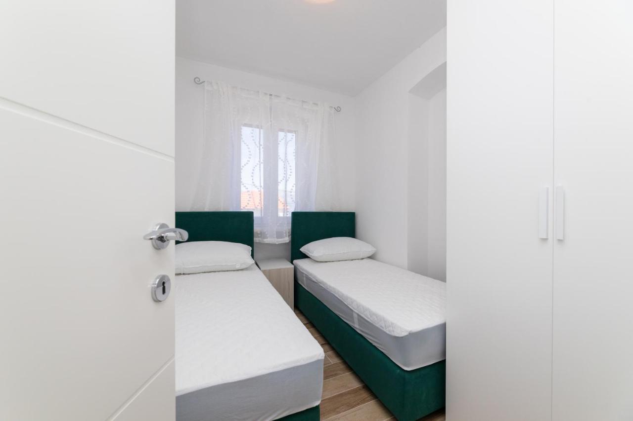 Apartmani Canaki 苏佩塔尔 外观 照片