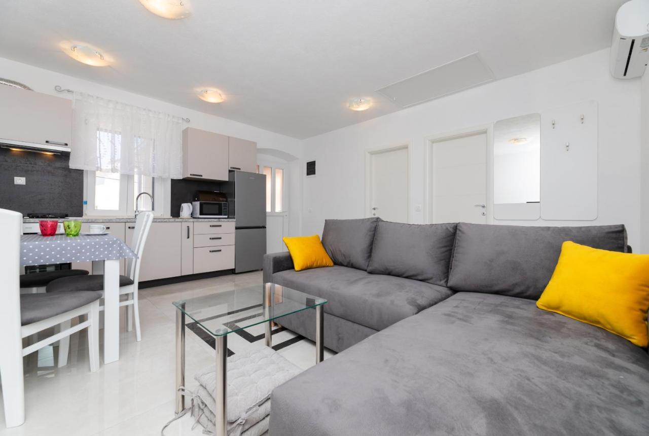 Apartmani Canaki 苏佩塔尔 外观 照片